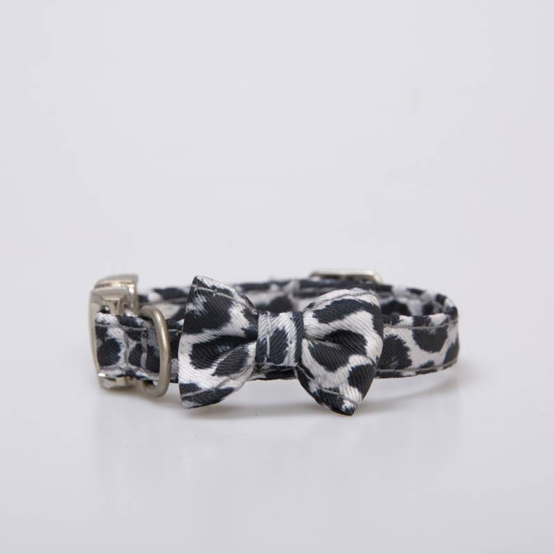 COLLAR PARA PERRO MANCHAS BLANCO Y NEGRO