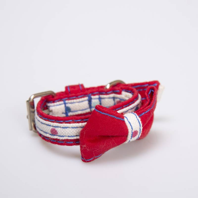 COLLAR PARA PERRO JEAN Y RAYA BLANCA CON LUNARES